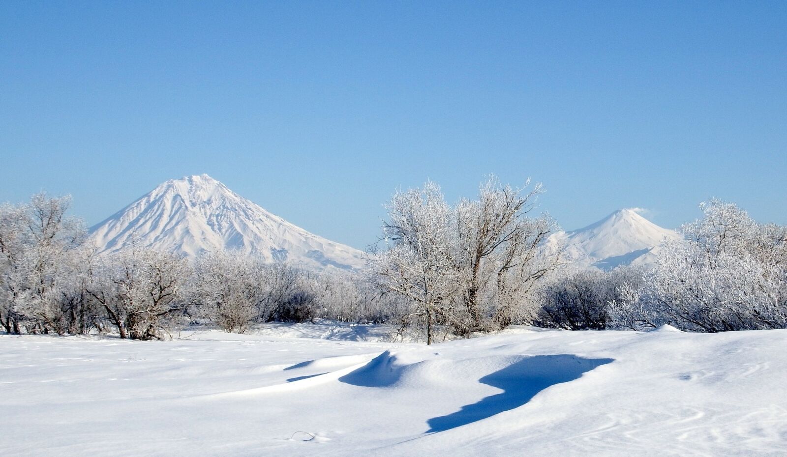 Fujifilm FinePix S1 sample photo. Volcanoes, mountains, winter photography