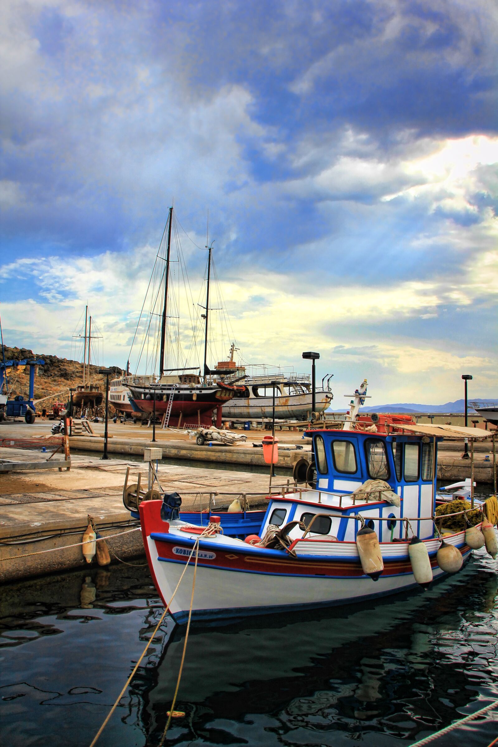 Canon EOS 550D (EOS Rebel T2i / EOS Kiss X4) sample photo. Port, hdr, ship photography