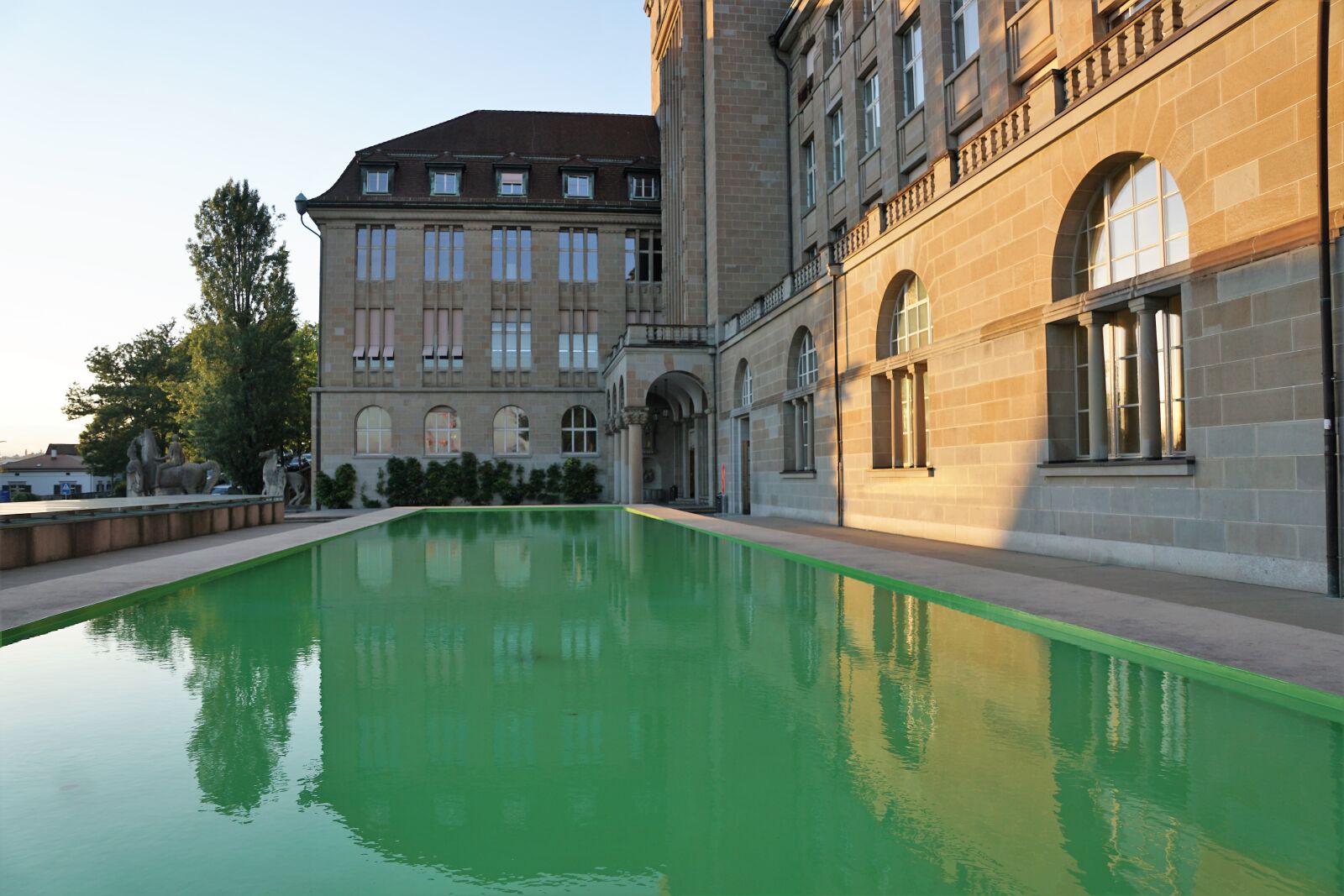 Sony ILCA-77M2 + Sony DT 16-50mm F2.8 SSM sample photo. University, pond, fountain photography