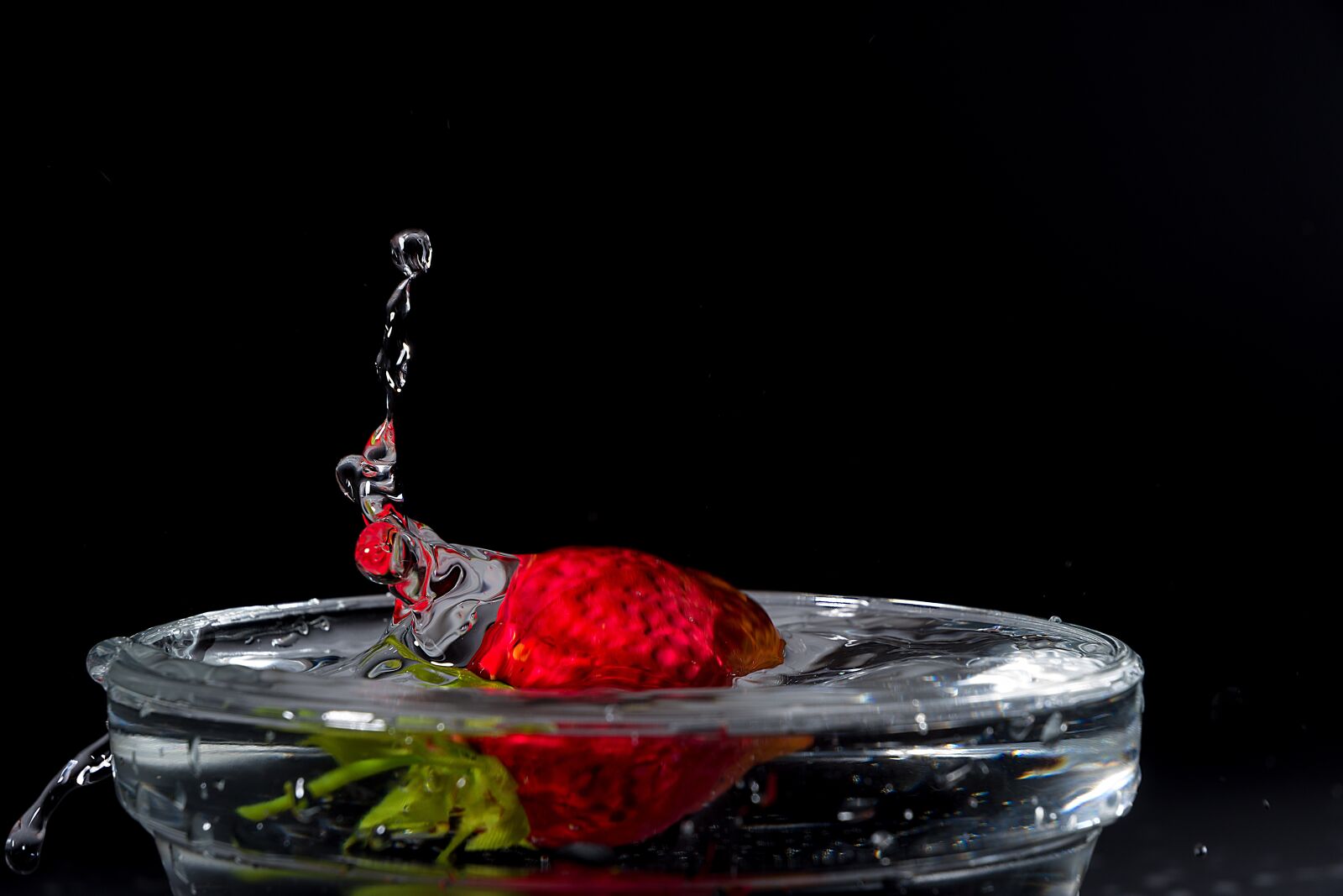 Nikon D7200 sample photo. Strawberry, water, fruit photography