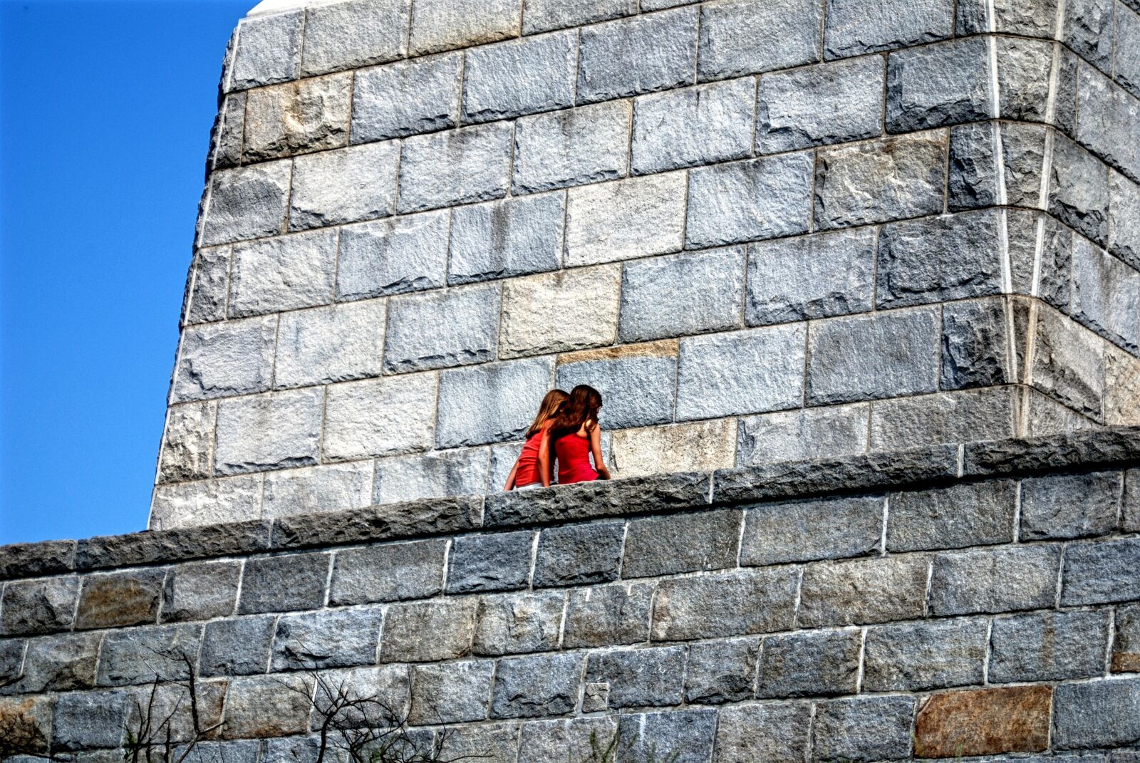 Nikon D80 sample photo. Best friends, whispering, stone photography