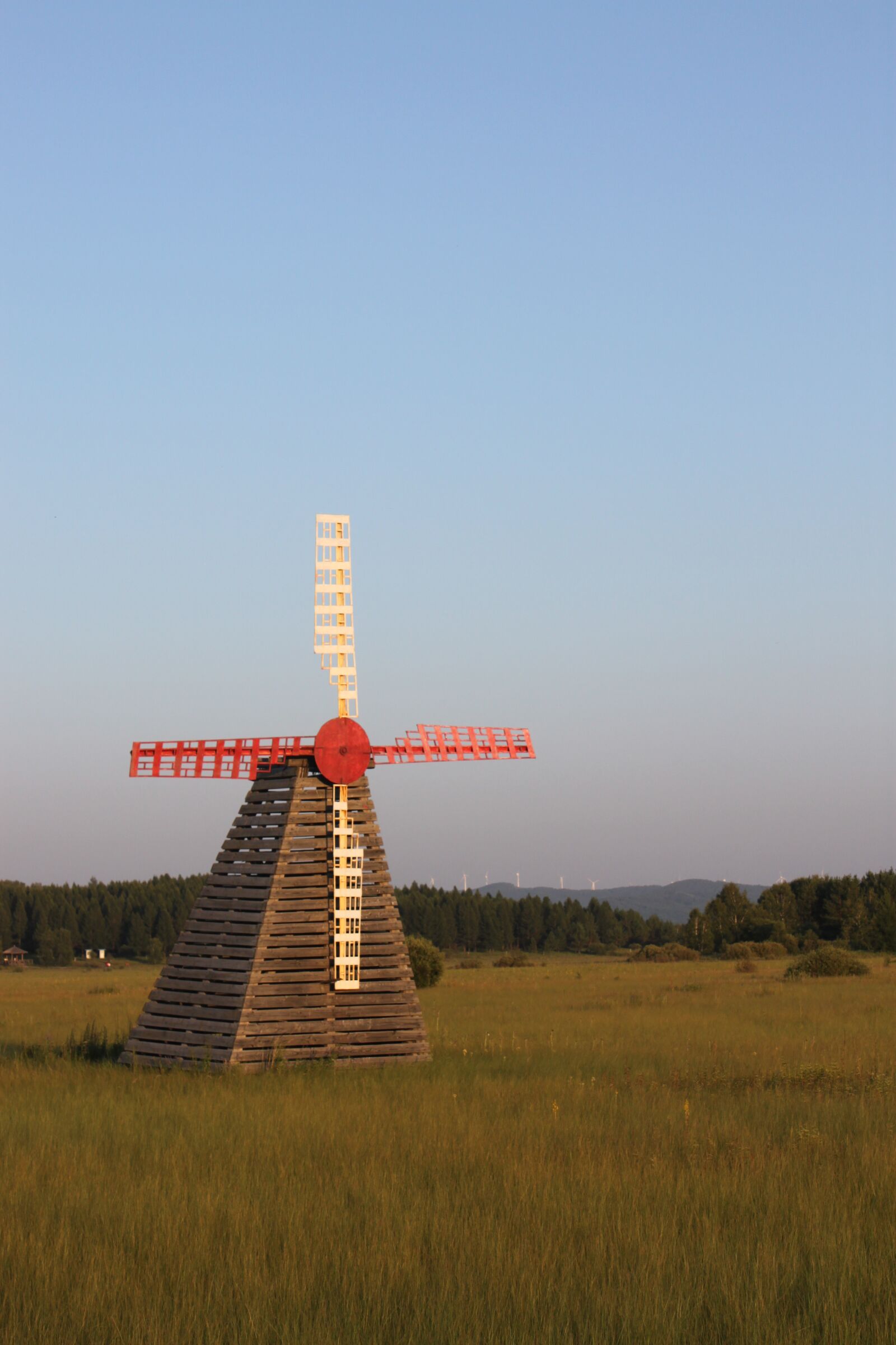 Canon EOS 500D (EOS Rebel T1i / EOS Kiss X3) sample photo. Windmill, early in the photography