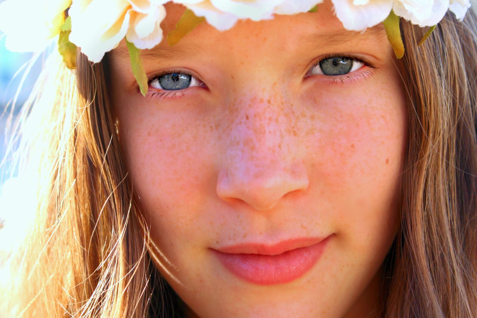 Canon EOS 100D (EOS Rebel SL1 / EOS Kiss X7) sample photo. Eyes, flowers, female photography