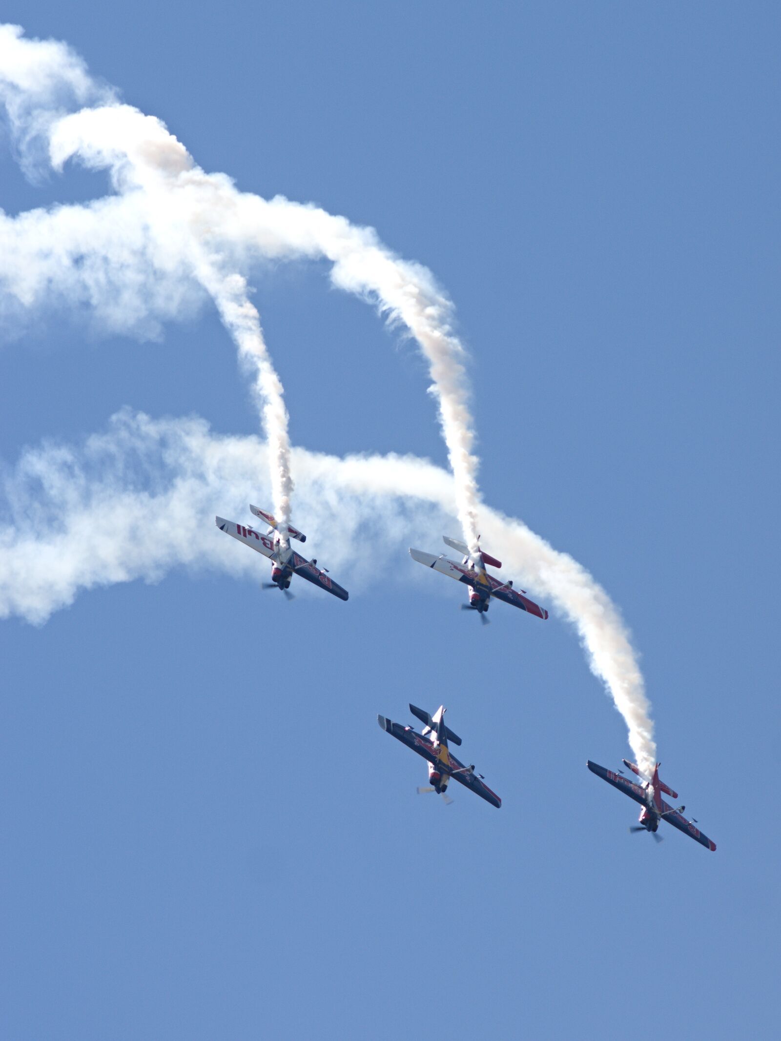 Sony ILCA-77M2 + Minolta AF 200mm F2.8 HS-APO G sample photo. Airshow, acrobatics, flight photography