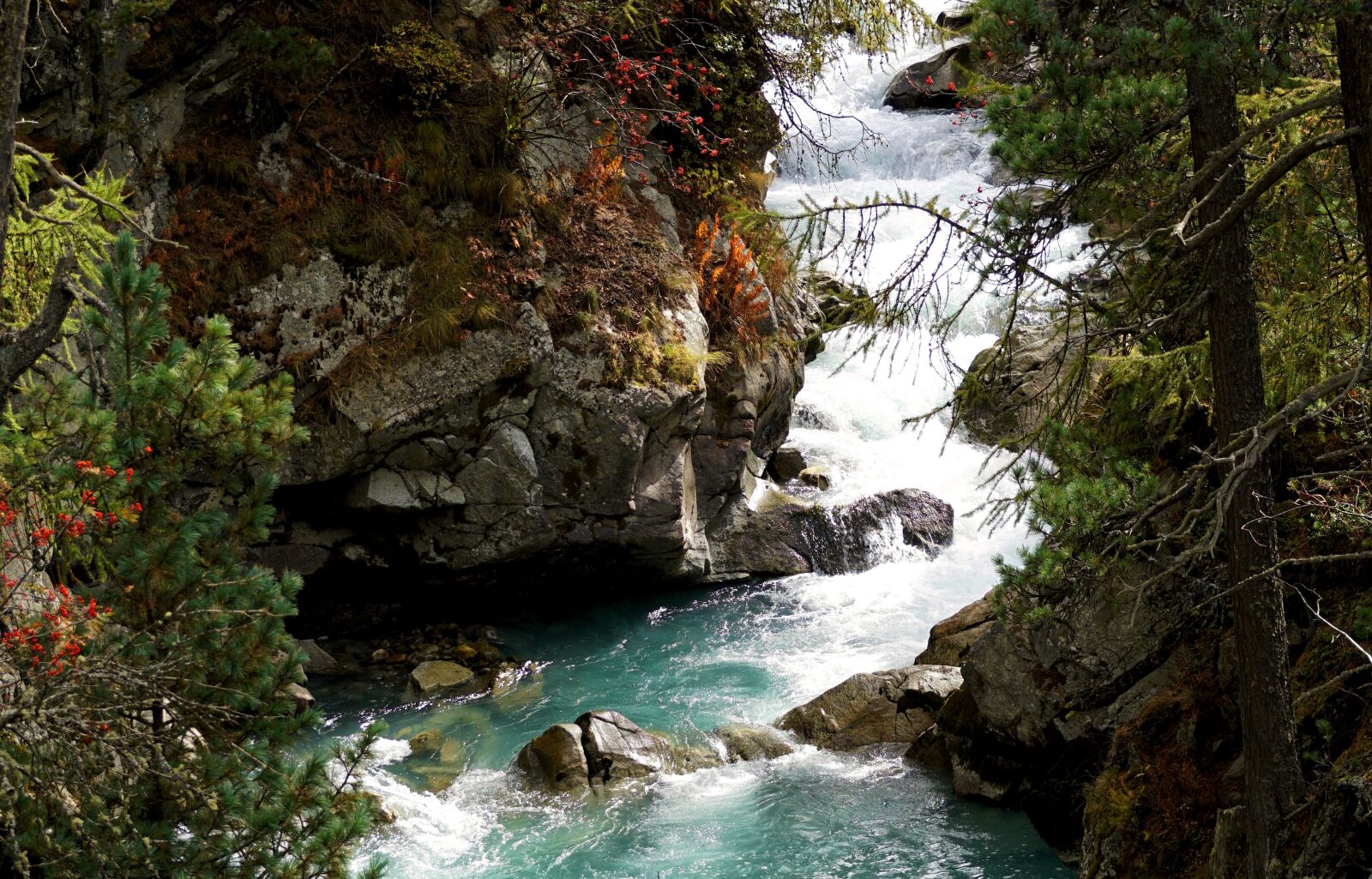 Sony DT 55-300mm F4.5-5.6 SAM sample photo. Torrent, water, nature photography