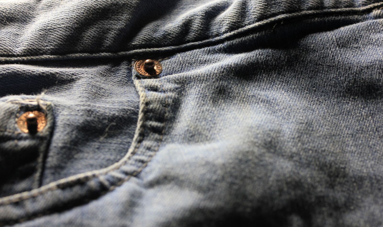 Canon EOS 550D (EOS Rebel T2i / EOS Kiss X4) sample photo. Jeans, button, ata photography