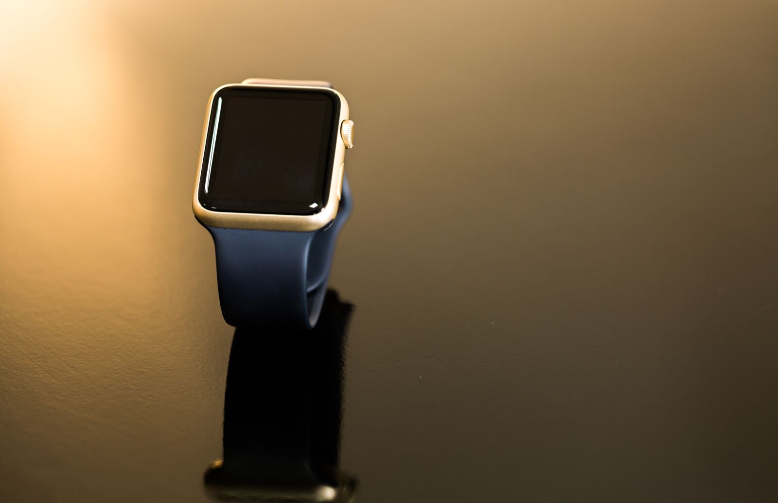 Canon EF 100mm F2.8L Macro IS USM sample photo. Clock, applewatch, smart photography
