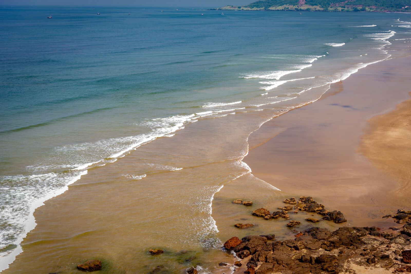 Nikon D610 sample photo. Seashore, beach, waves photography