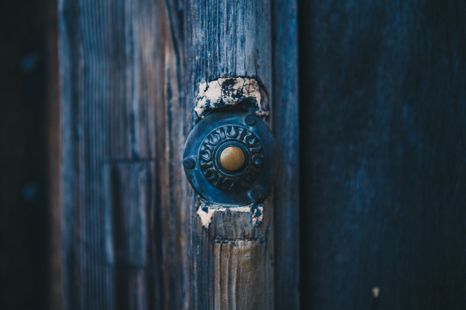 Canon EF 24-70mm F2.8L USM sample photo. Door, wooden, bell, old photography