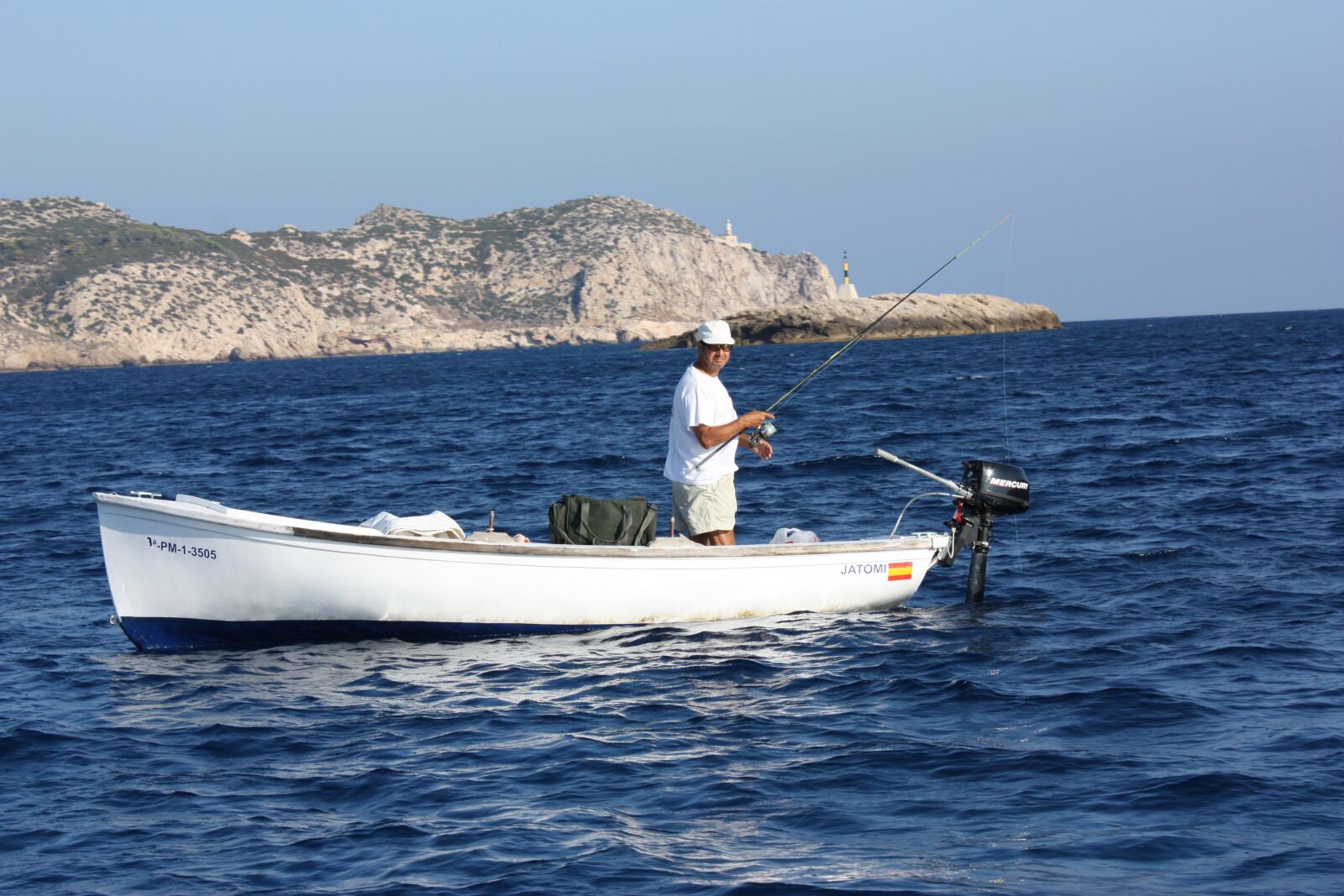 Canon EOS 450D (EOS Rebel XSi / EOS Kiss X2) sample photo. Fisherman photography