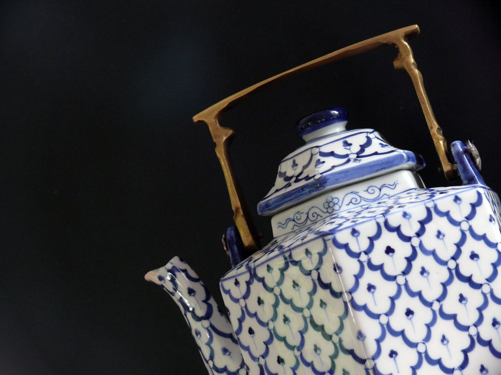 Leica V-LUX 1 sample photo. Tee, tea leaves, teapot photography