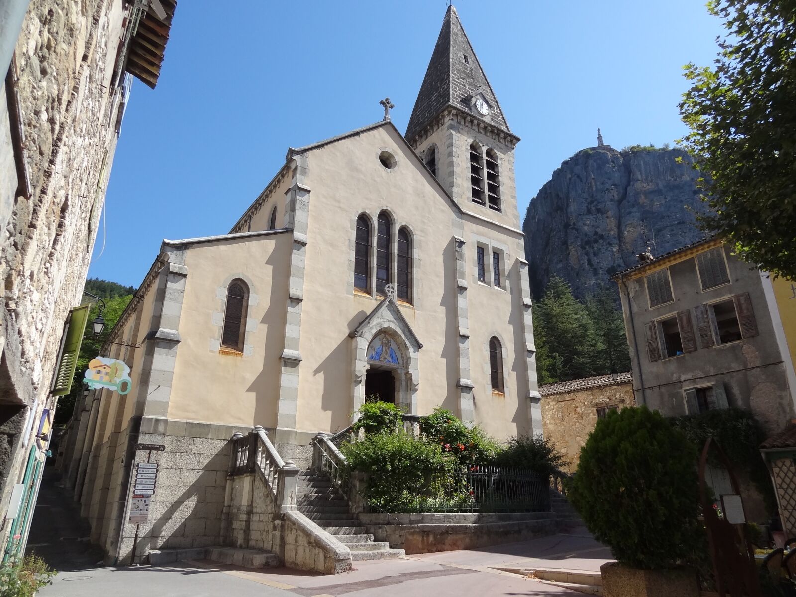 Sony Cyber-shot DSC-HX9V sample photo. Castellane, village, france photography