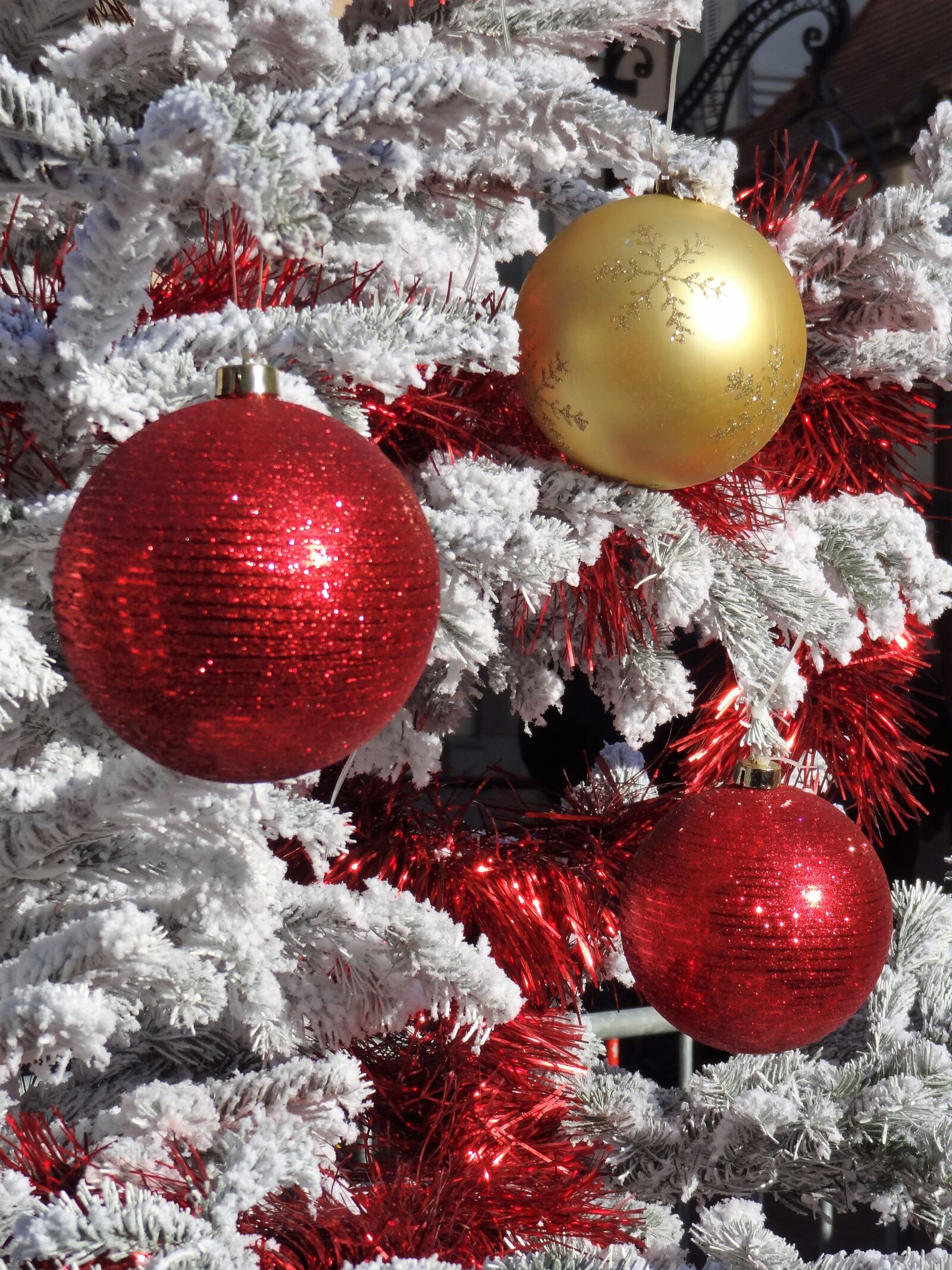 Sony Cyber-shot DSC-HX9V sample photo. Christmas, christmas balls, red photography
