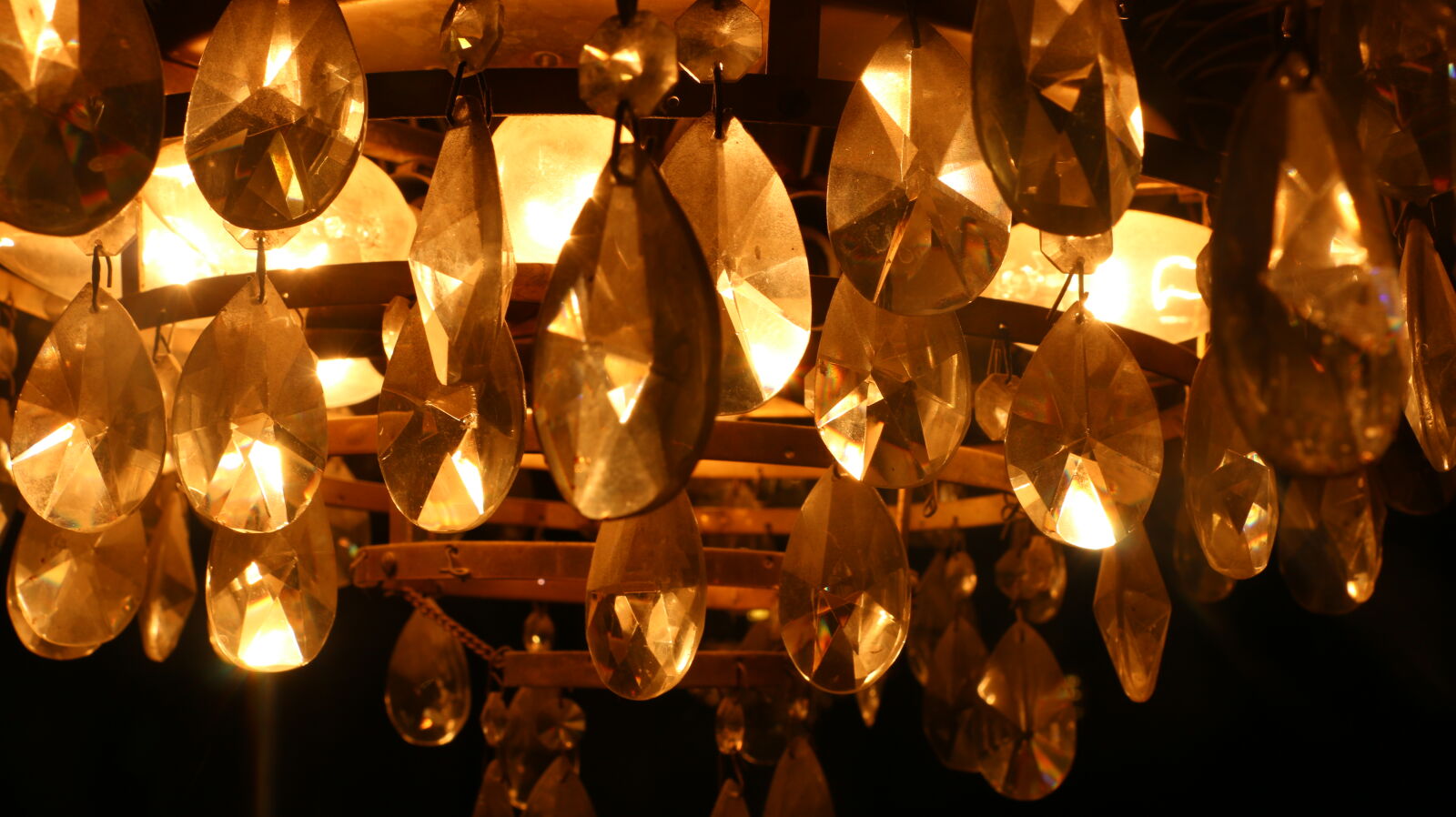 Canon EOS 70D sample photo. Chandelier, golden photography
