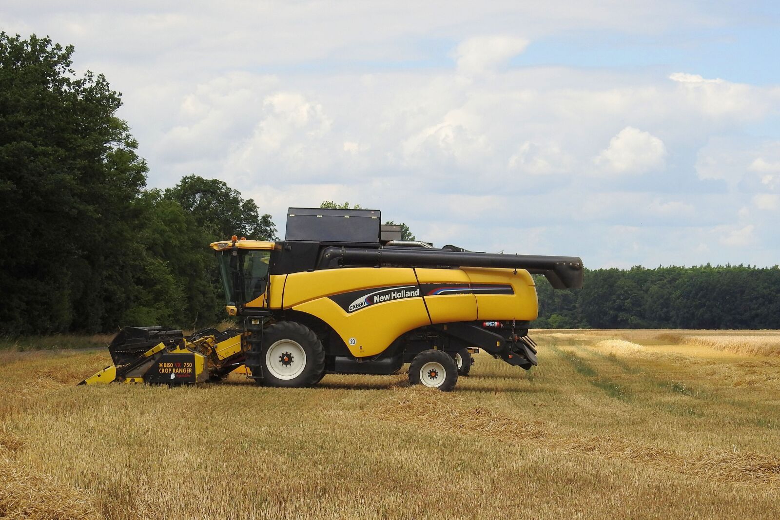 Nikon Coolpix P900 sample photo. Combine harvester, harvester, agriculture photography