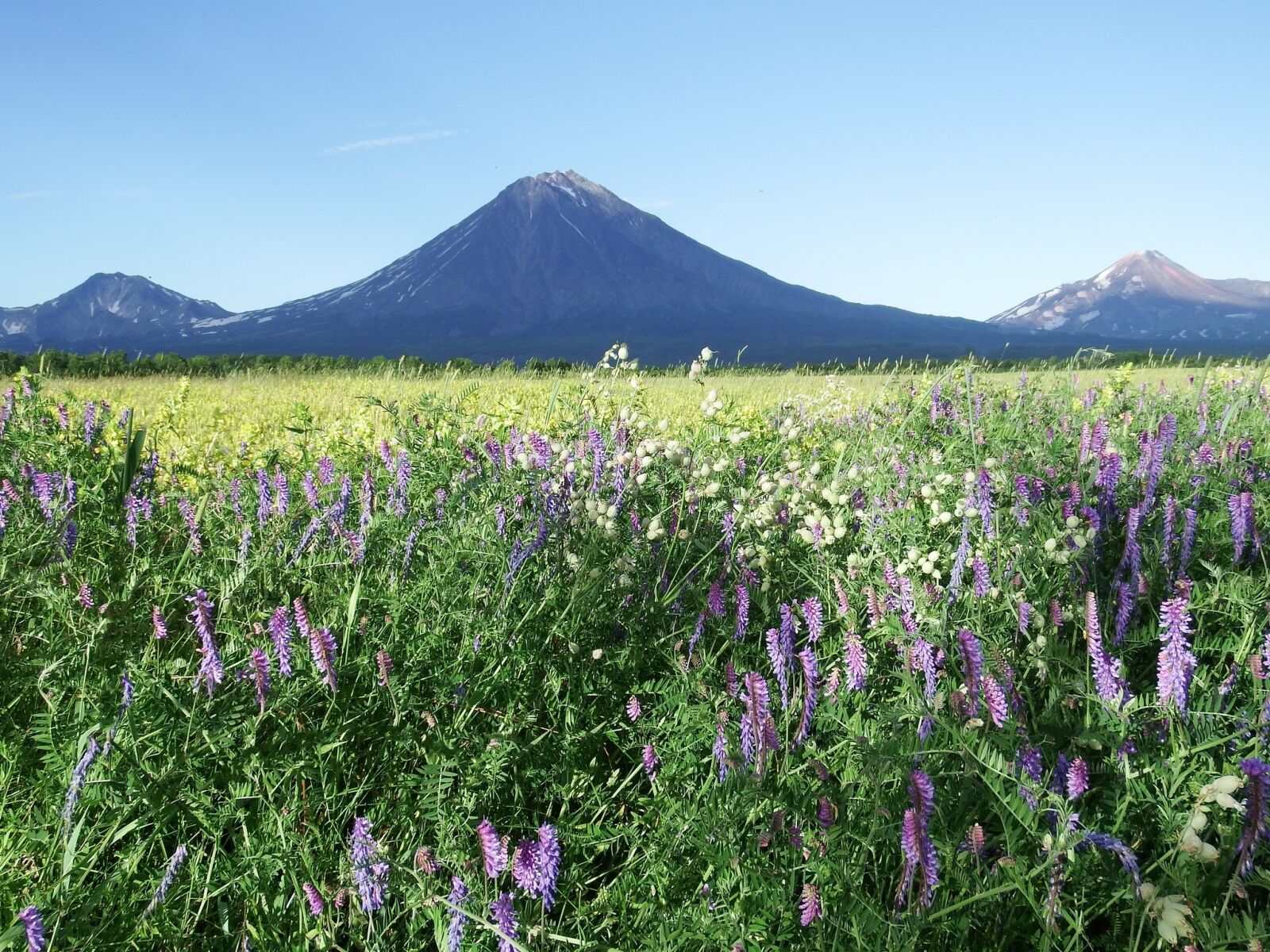Fujifilm FinePix S1 sample photo. Volcanoes, snowy mountains, vertices photography