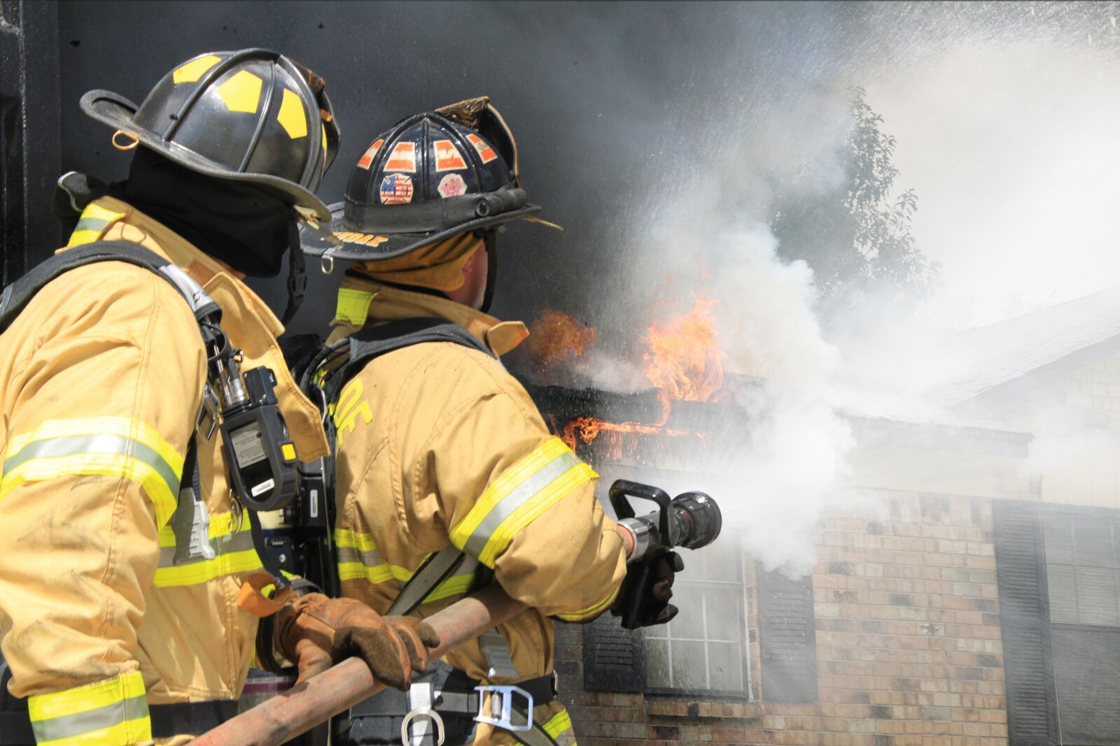 Canon EOS 500D (EOS Rebel T1i / EOS Kiss X3) sample photo. Firefighter, fireman, fire photography