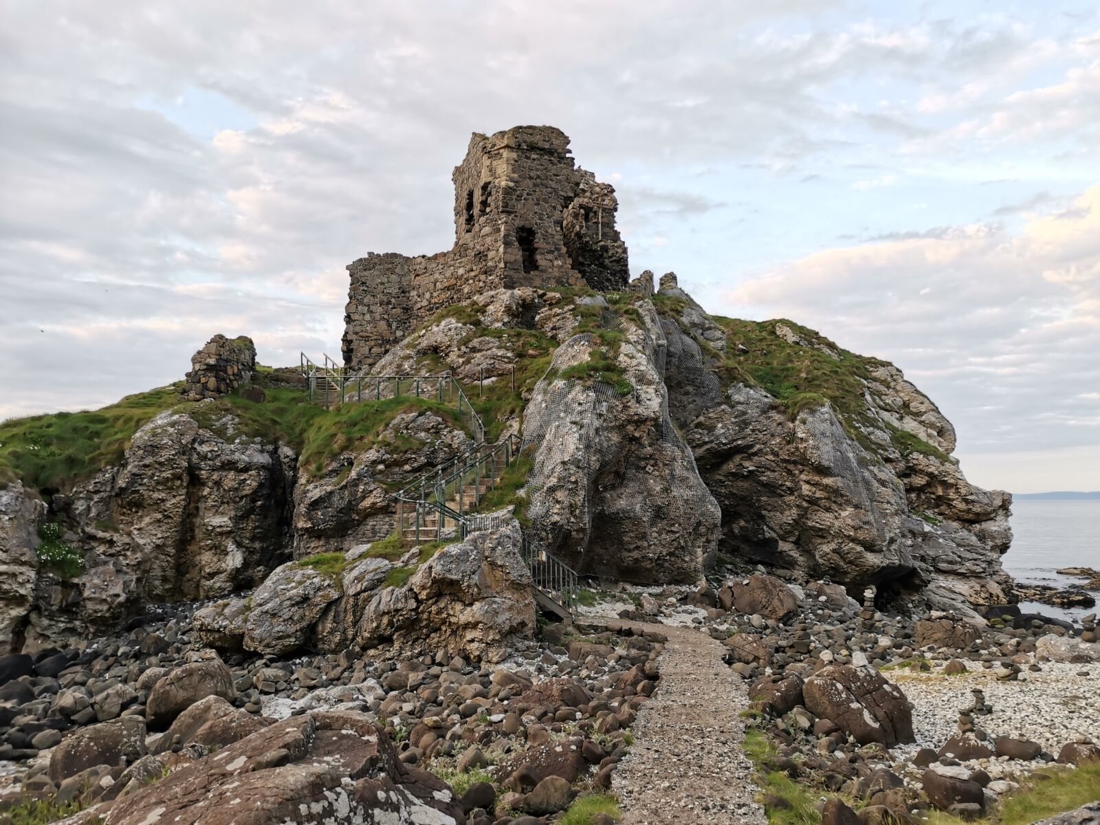 HUAWEI YAL-L21 sample photo. Castle, ruins, coast photography