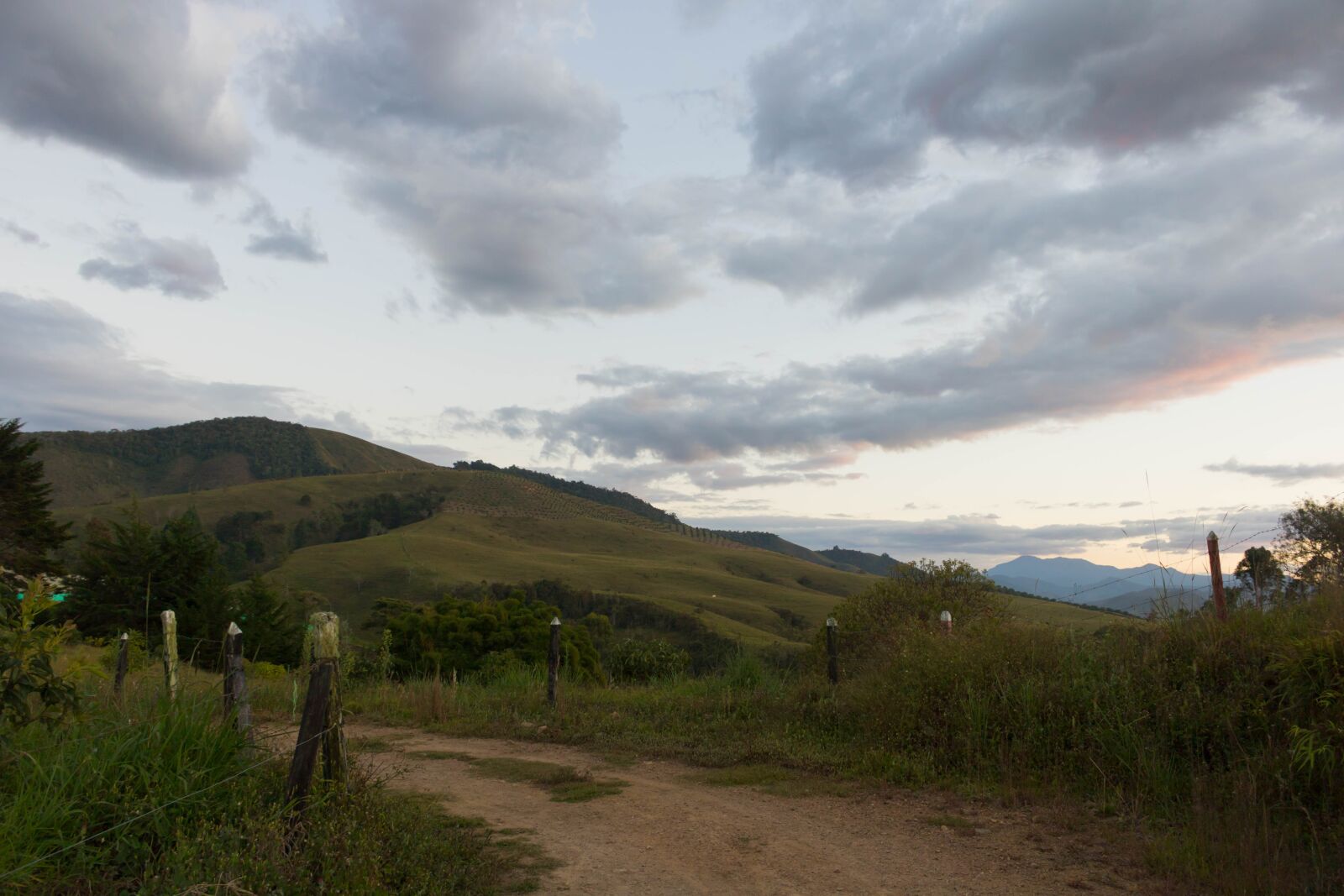 Canon EOS 750D (EOS Rebel T6i / EOS Kiss X8i) sample photo. Mountain, landscape, path photography