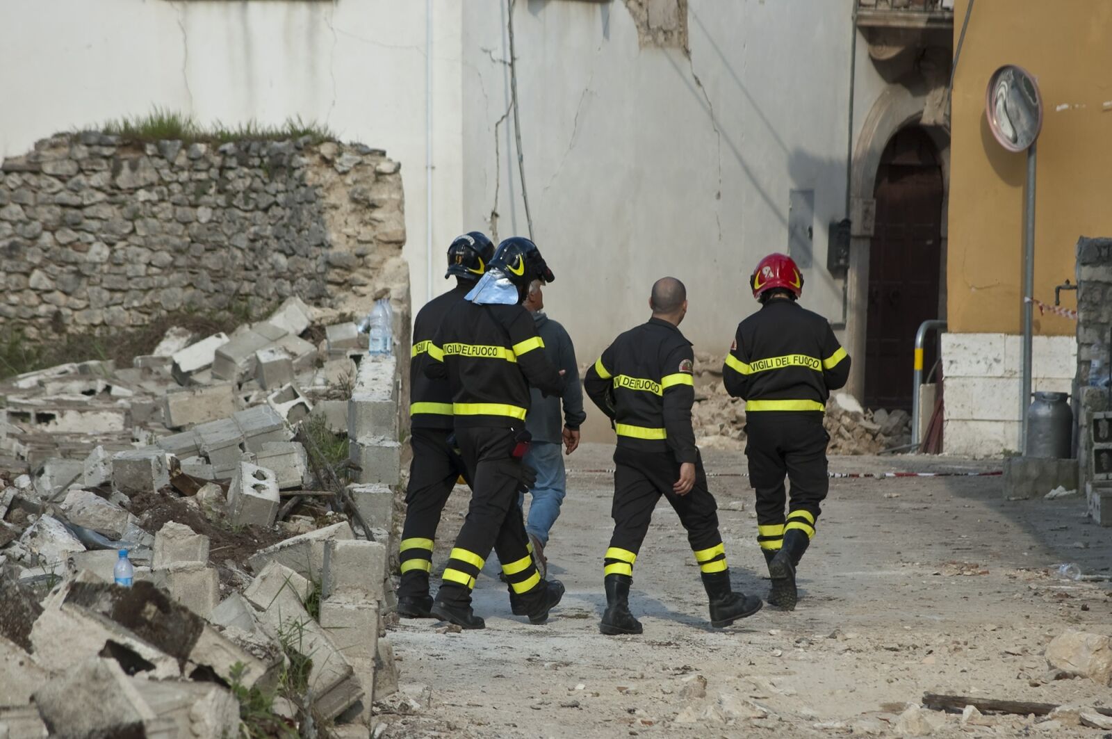 Nikon D70 sample photo. Earthquake, rubble, collapse photography