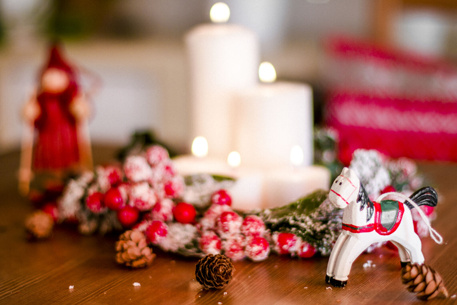 Canon EOS 70D + Canon EF 50mm F1.4 USM sample photo. Acorns, balls, blur, candles photography