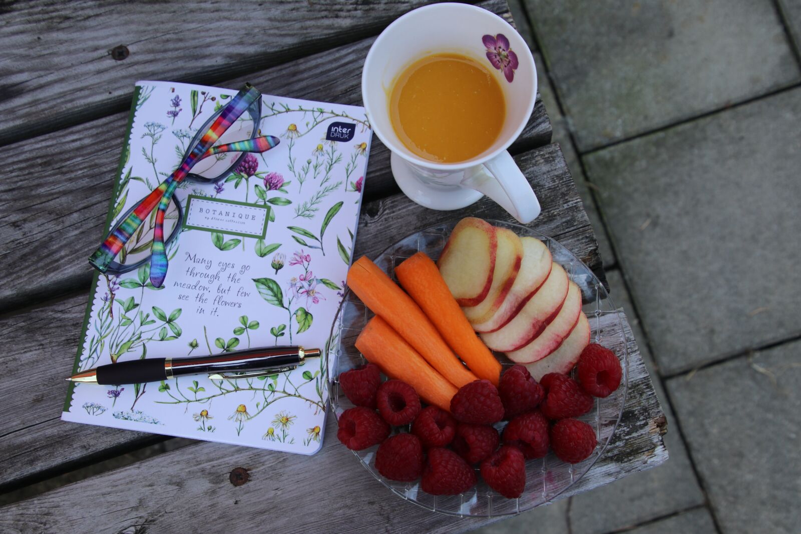 Canon EOS 80D sample photo. Notebook, glasses, pen photography