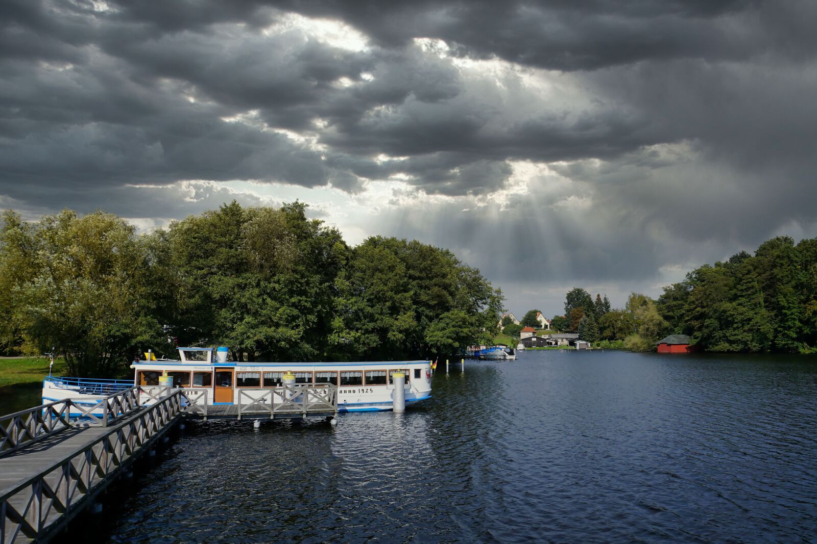 Sony a6000 sample photo. Lake, steamer, water photography