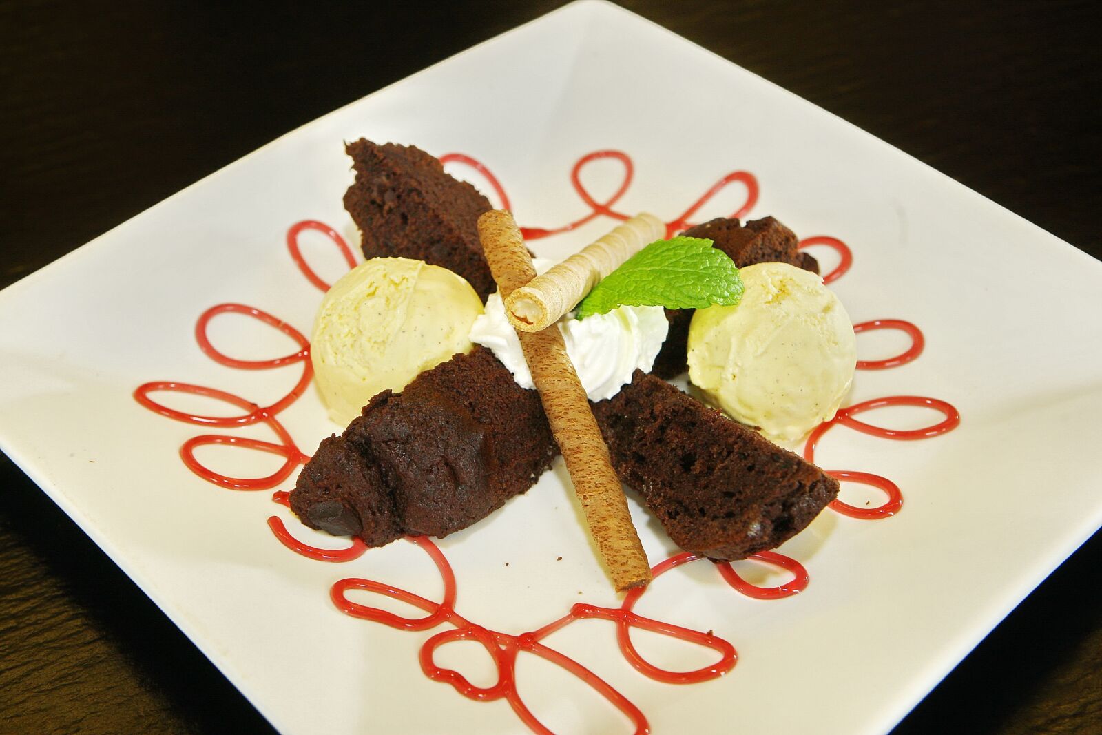 Canon EOS-1D Mark III sample photo. Dessert, ice cream, chocolate photography