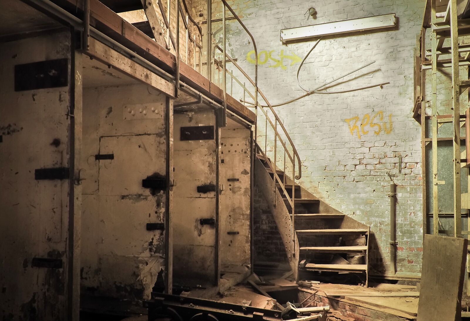 Olympus OM-D E-M10 sample photo. Lost places, rooms, abandoned photography