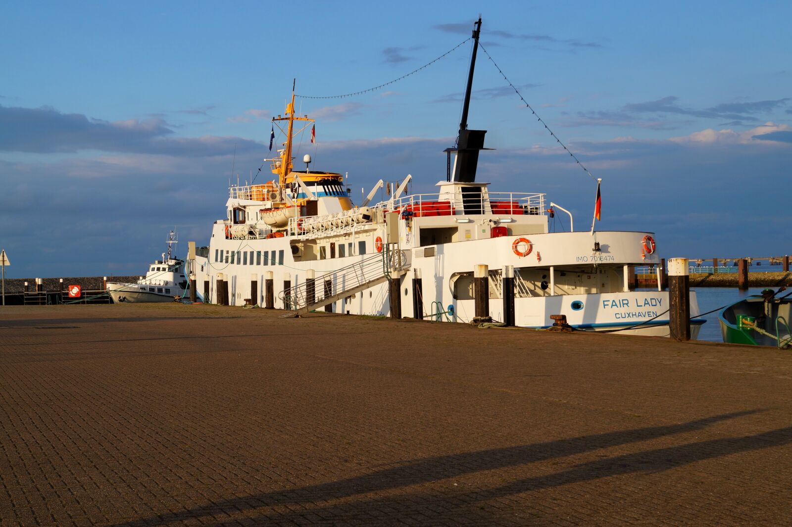 Sony DT 18-55mm F3.5-5.6 SAM II sample photo. Ship, cuxhafen, port photography