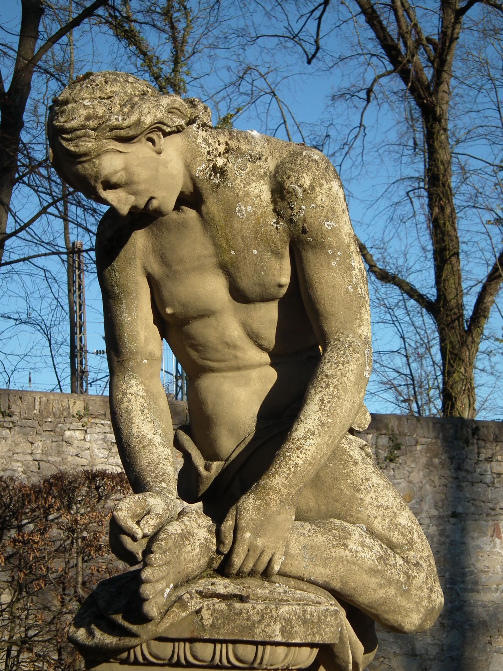 FujiFilm FinePix HS10 (FinePix HS11) sample photo. Sculpture, stone, art photography