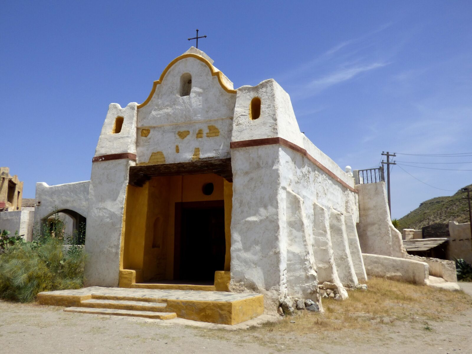 Panasonic DMC-FZ72 sample photo. Church, far west, white photography
