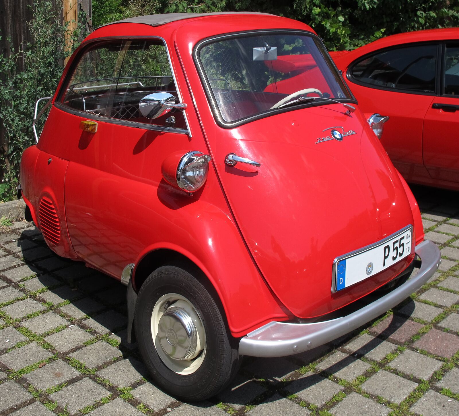 Canon PowerShot G12 sample photo. Oldtimer, bmw isetta, isetta photography