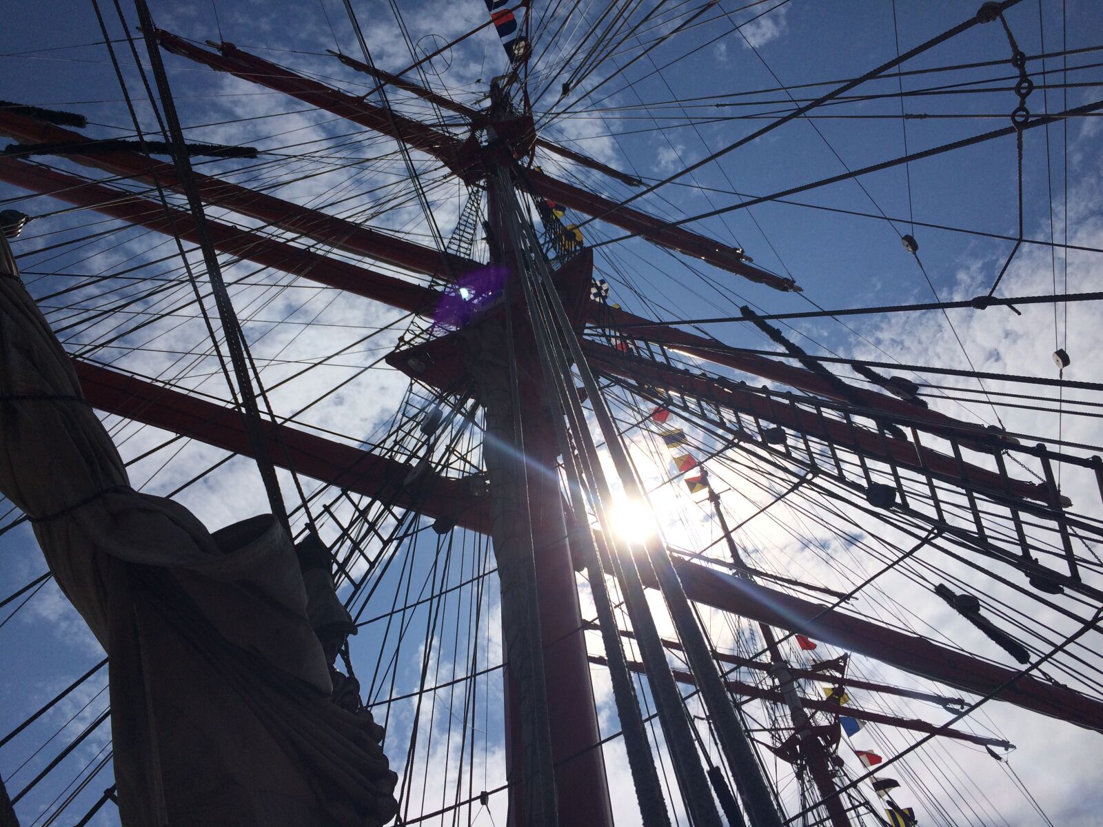 iPhone 5s back camera 4.15mm f/2.2 sample photo. Ship, sun, sea photography