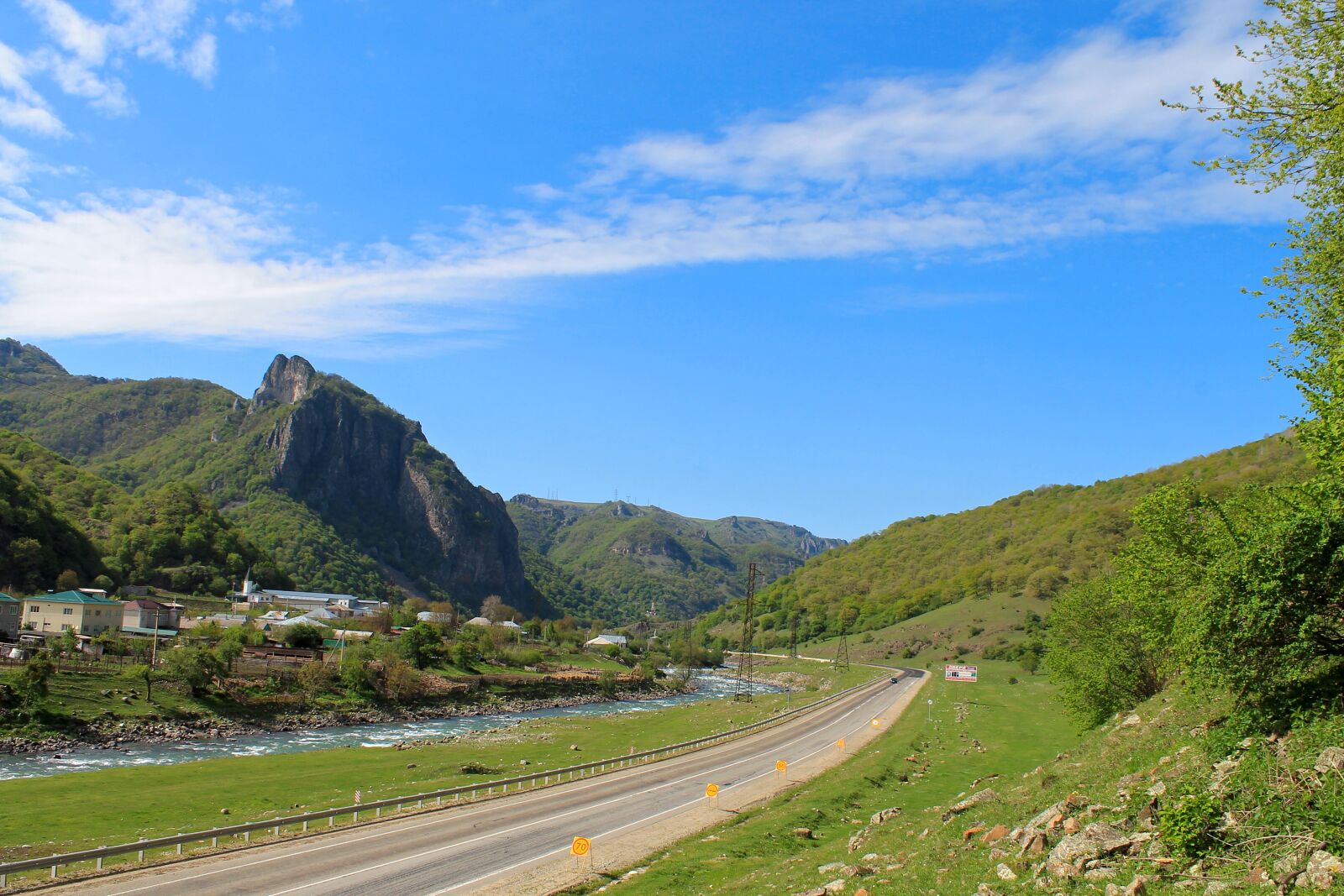 Canon EOS 1100D (EOS Rebel T3 / EOS Kiss X50) sample photo. Nature, mountains, road photography