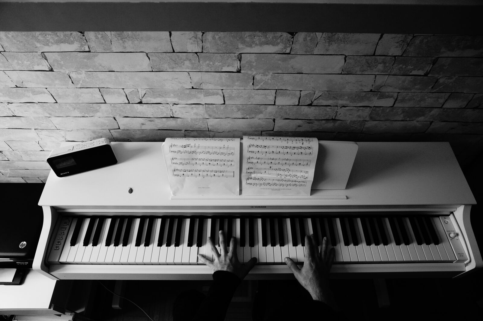 Sony Alpha NEX-5T sample photo. Piano, black and white photography