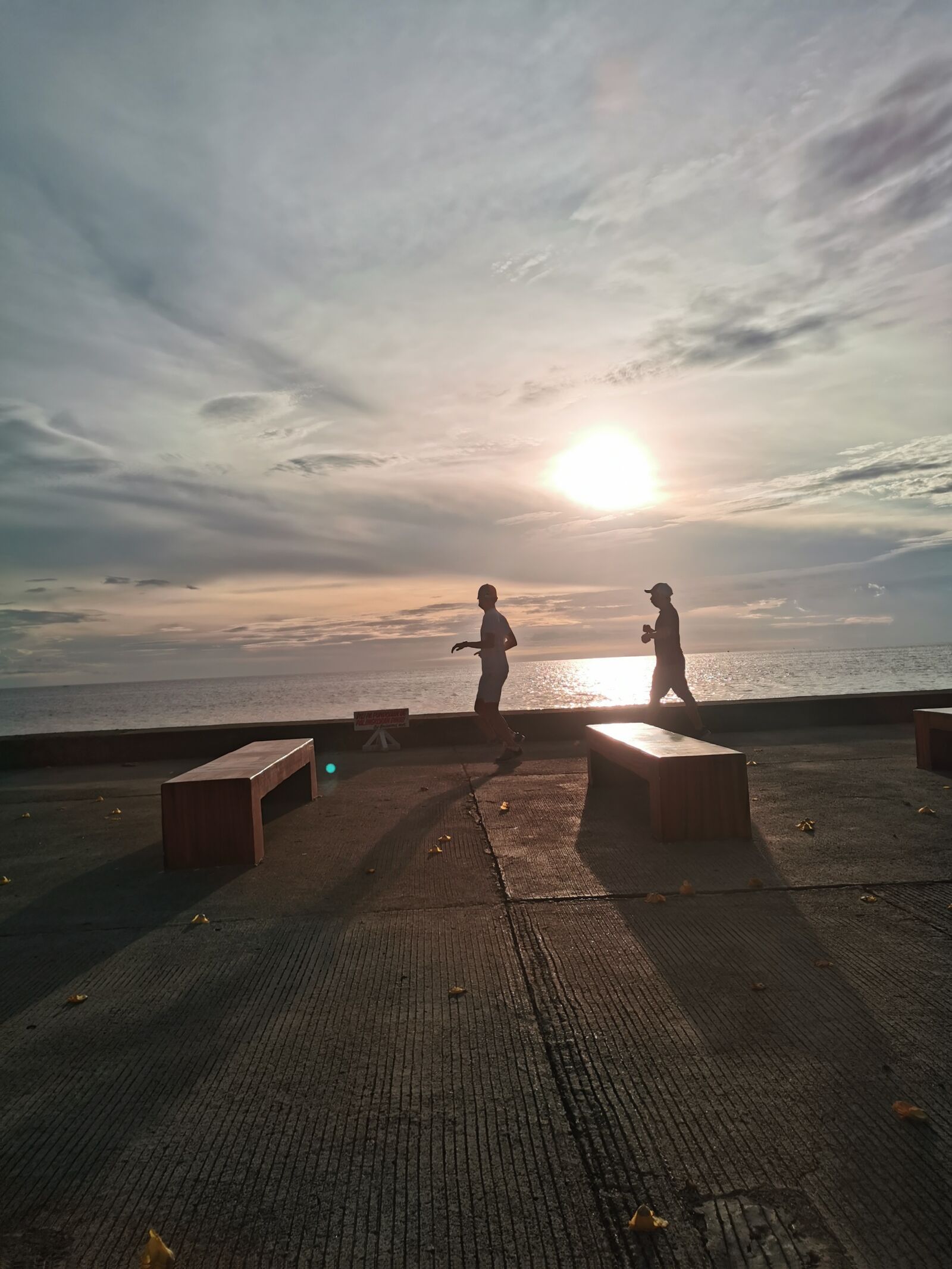 HUAWEI P30 sample photo. Sunset, boulevard, clouds photography