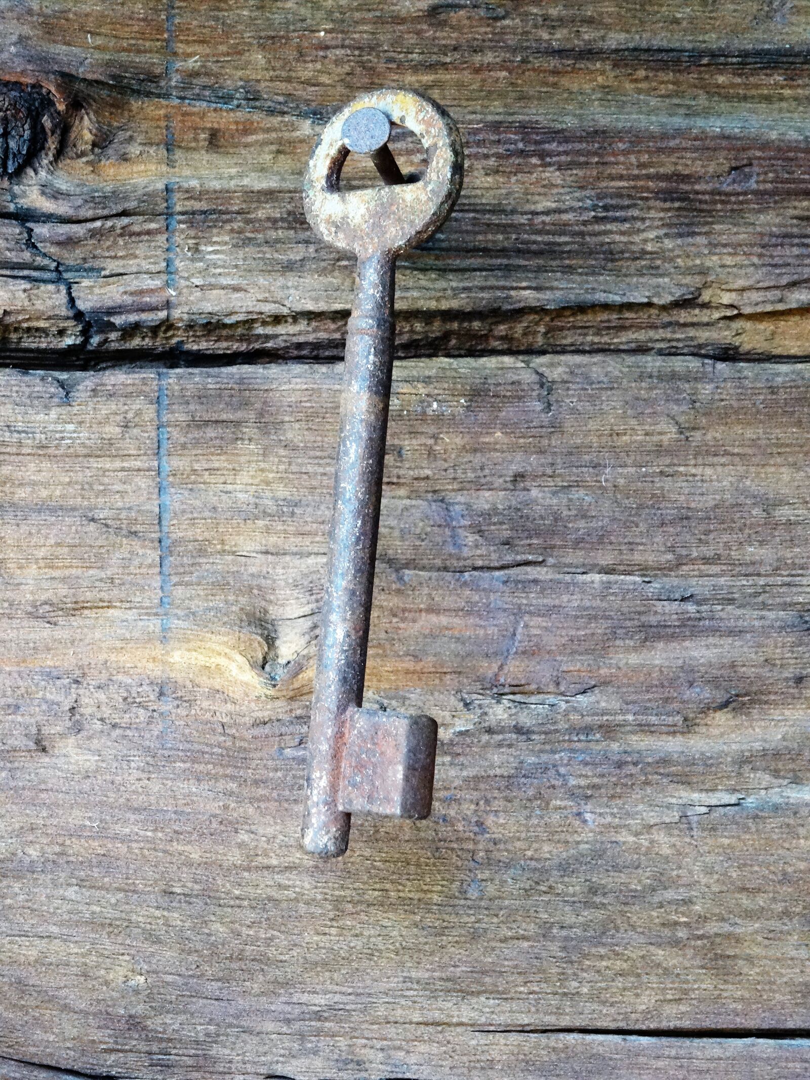 Sony Cyber-shot DSC-HX50V sample photo. Key, nail, wooden wall photography