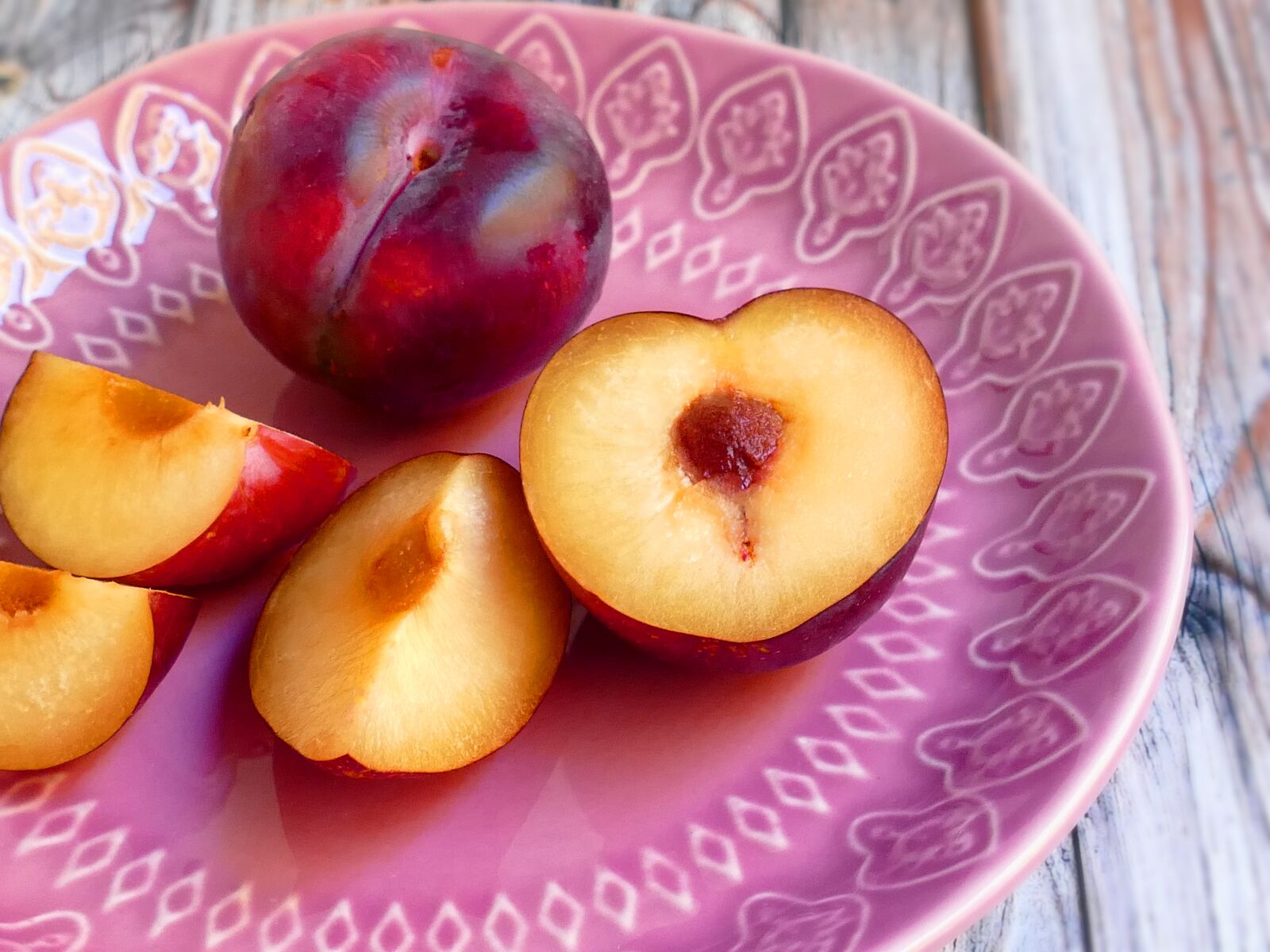 Panasonic Lumix DMC-FZ1000 sample photo. Plum, stone fruit, fruit photography