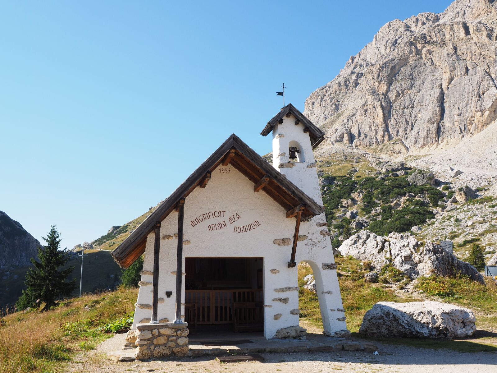 Olympus OM-D E-M1 + Olympus M.Zuiko Digital ED 12-40mm F2.8 Pro sample photo. Chapel, pass, the falzarego photography