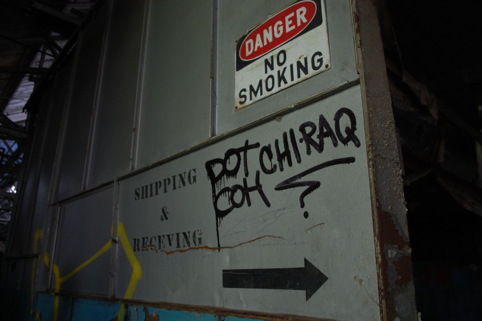 Nikon D40 sample photo. Graffiti, abandoned, old photography
