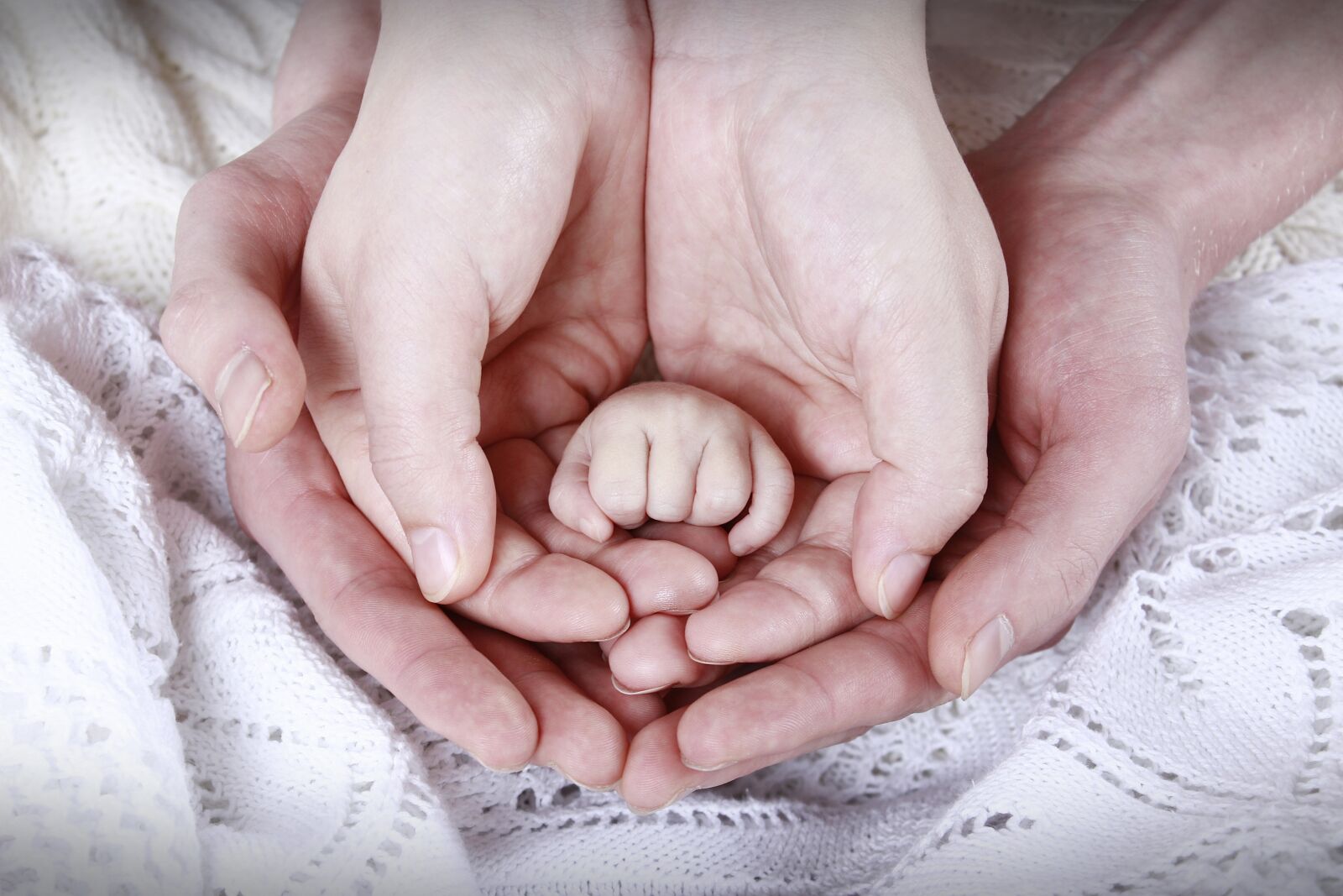 Canon EOS 600D (Rebel EOS T3i / EOS Kiss X5) sample photo. Hands, newborn, baby photography