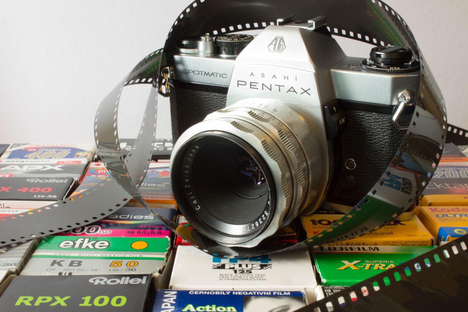 Canon EOS 600D (Rebel EOS T3i / EOS Kiss X5) sample photo. Analog, camera, pentax photography