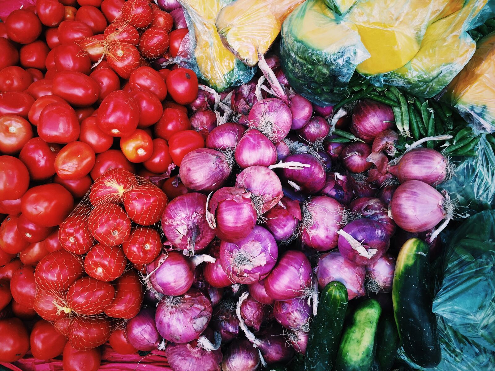 Apple iPhone 6 sample photo. Market, onions, tomatoes photography