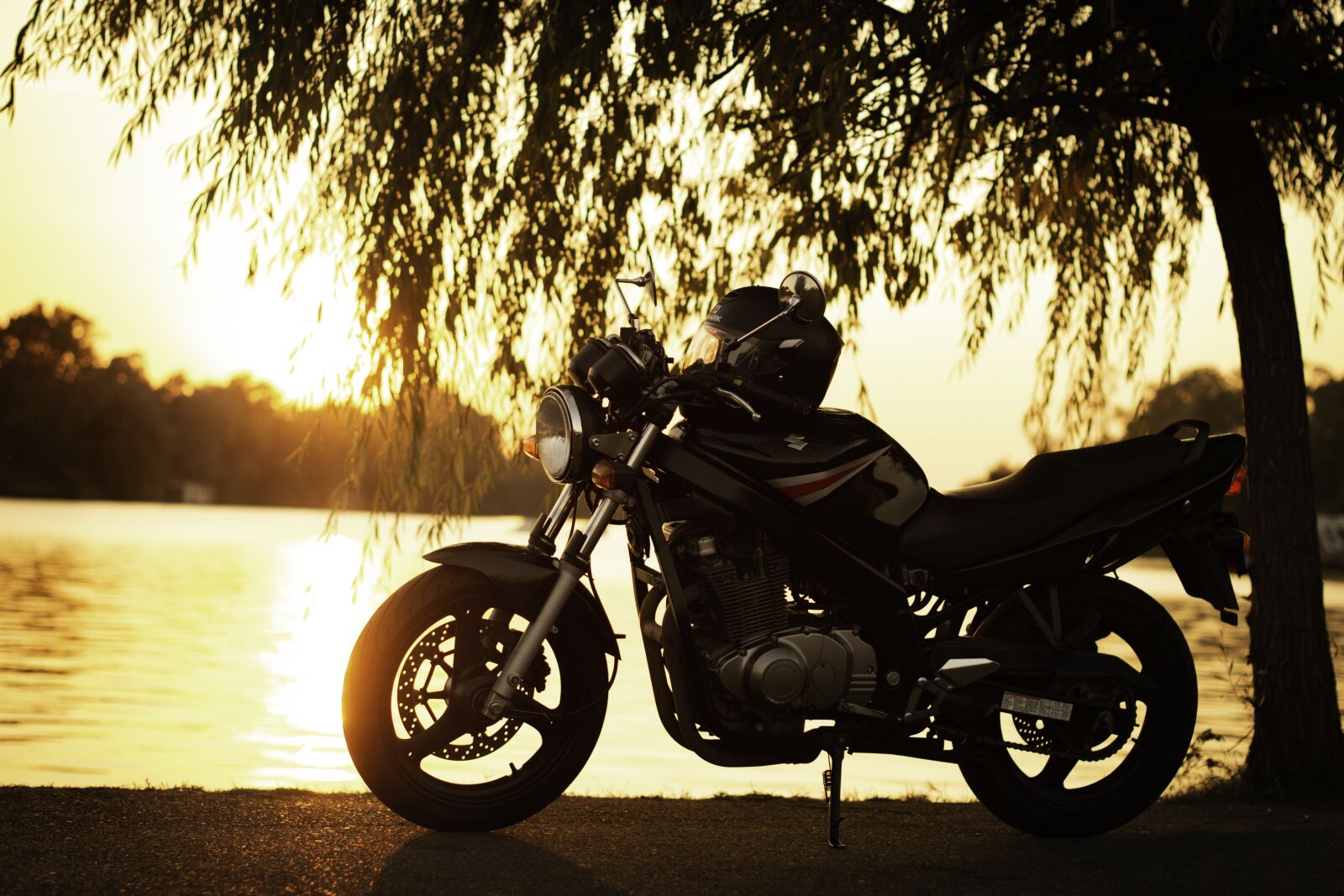 Nikon D7100 sample photo. Motorcycle, suzuki gs500, lake photography
