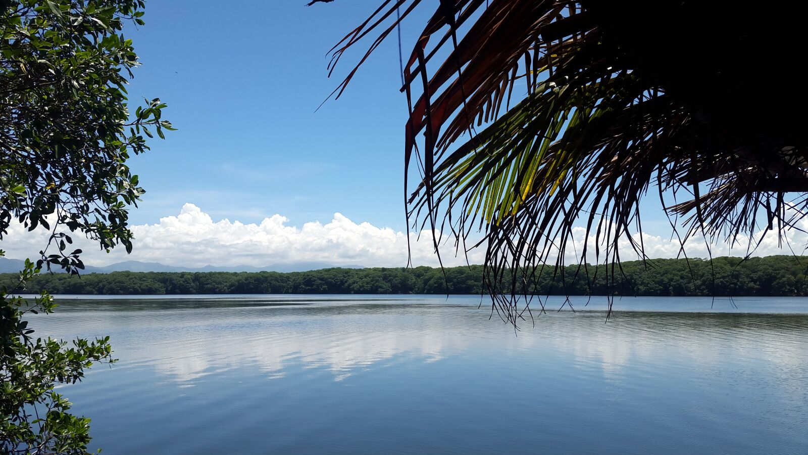 Samsung Galaxy S5 sample photo. Break, honduras, lake, sun photography