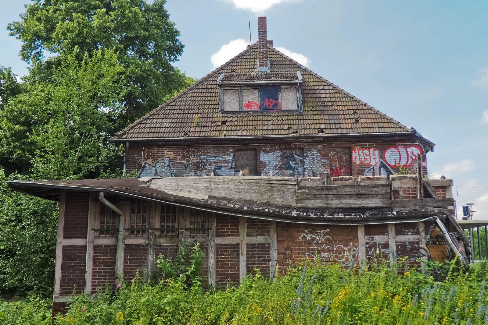 Olympus OM-D E-M10 sample photo. Lost places, abandoned, decay photography