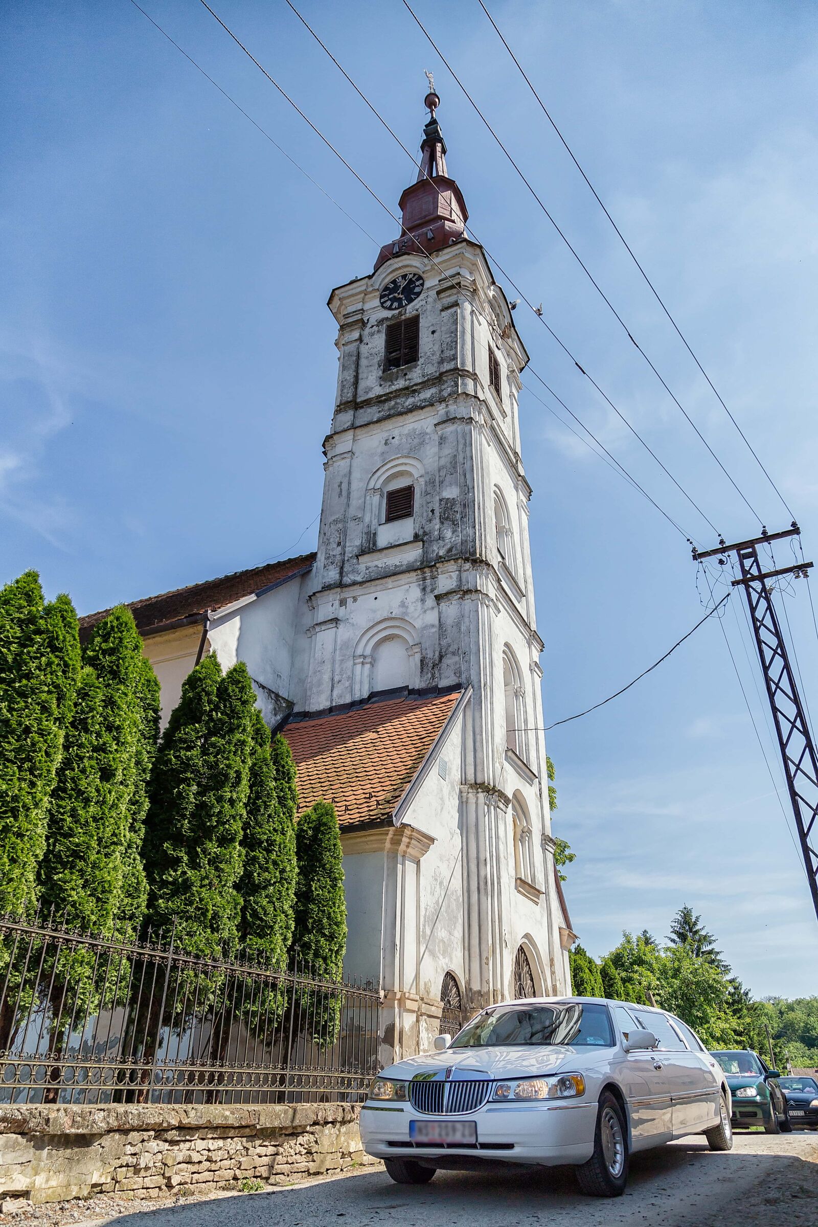 Canon EF 24-105mm F4L IS USM sample photo. Road, cars, street, church photography