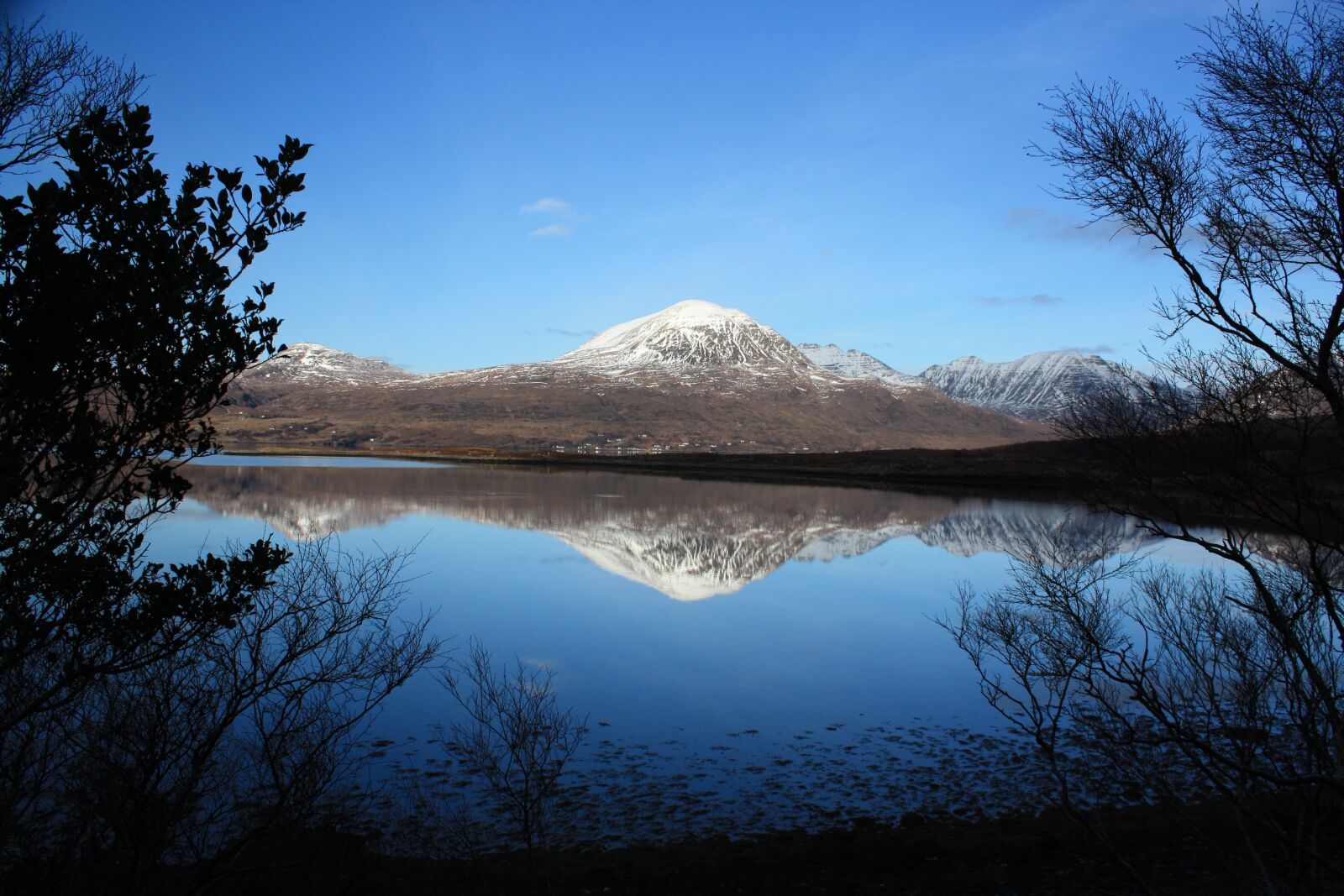 Canon EOS 450D (EOS Rebel XSi / EOS Kiss X2) sample photo. Mountain, loch, snow photography