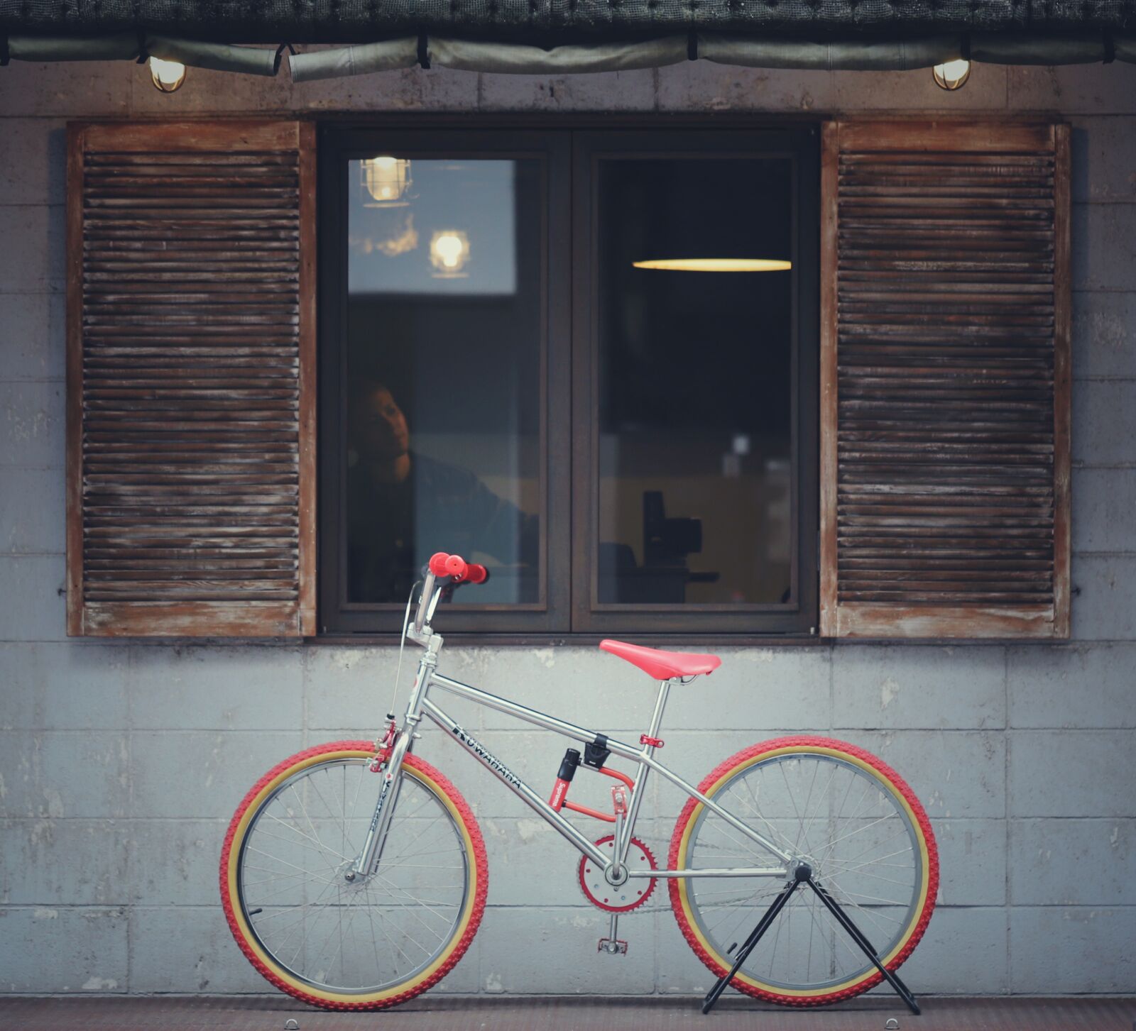 Canon EOS 6D Mark II sample photo. Tokyo, japan, window photography